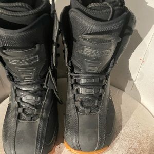 Used kids size 5 snowboard boots